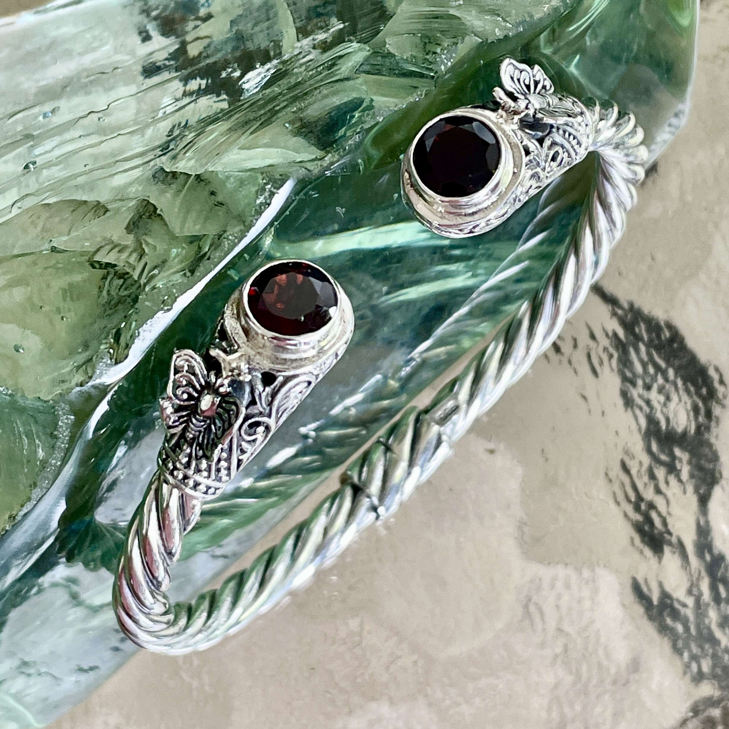 (HANDMADE 925 BALI STERLING SILVER HINGE BRACELETS WITH GARNET)